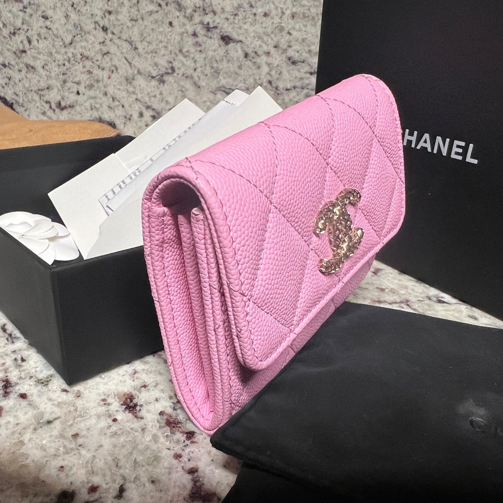 SOLD❌CHANEL 23P XL Flap Card Holder - Picture 10 of 14